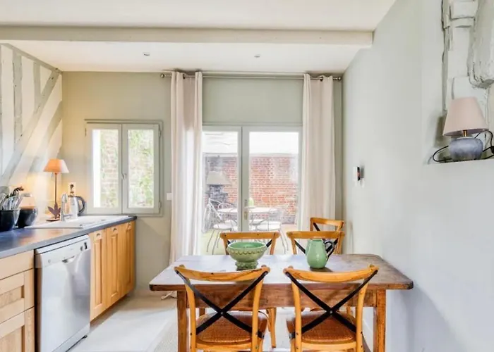 Дом отдыха Maison De Charme Beaumont, Proche Deauville Beaumont-en-Auge